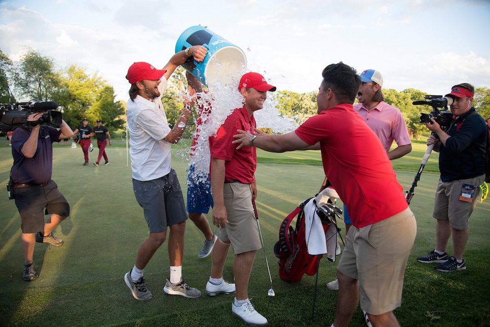 braden-thornberry-ncaa-2017-water-bucket.jpg