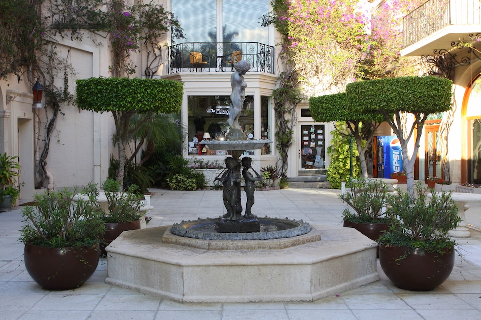 Palm-Beach-and-Worth-Avenue-Fountain.jpg