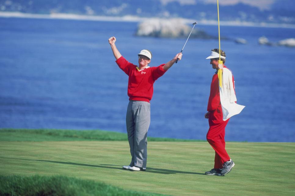 American golfer Tom Kite at the 18th tee during the final round of the US Open at Pebble Beach, California, June 1992. Kite won the tournament. (Photo by David Cannon/Getty Images)