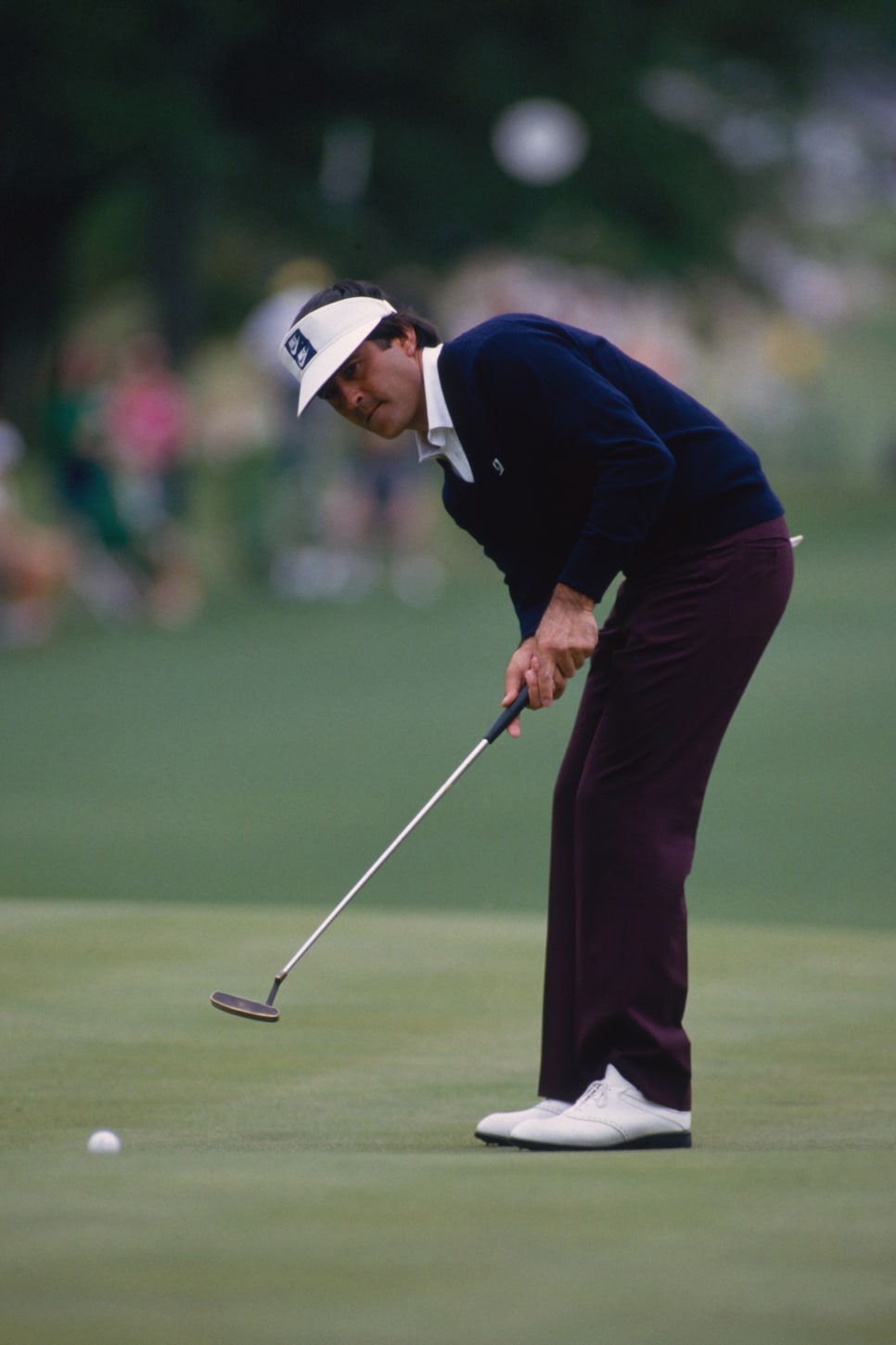 seve-ballesteros-masters-1986-putting.jpg