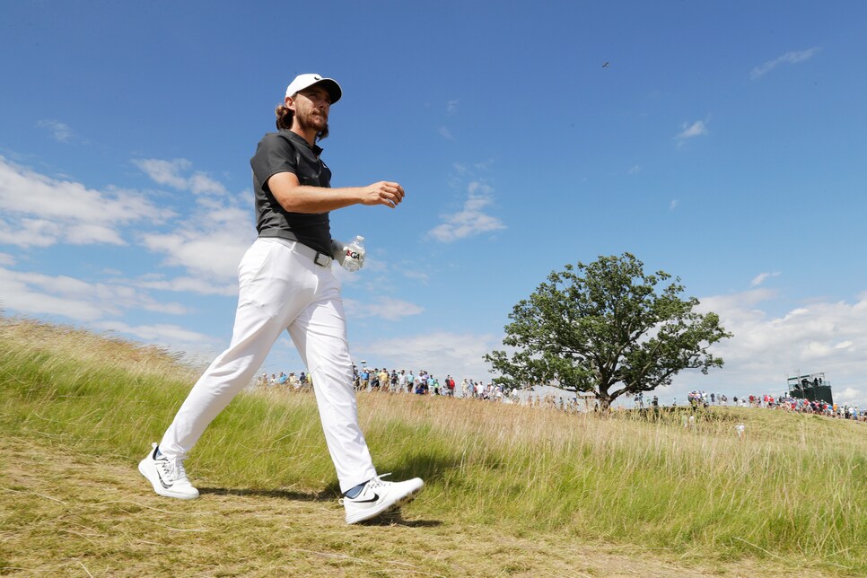 tommy-fleetwood-walking-US-open-2017.jpg