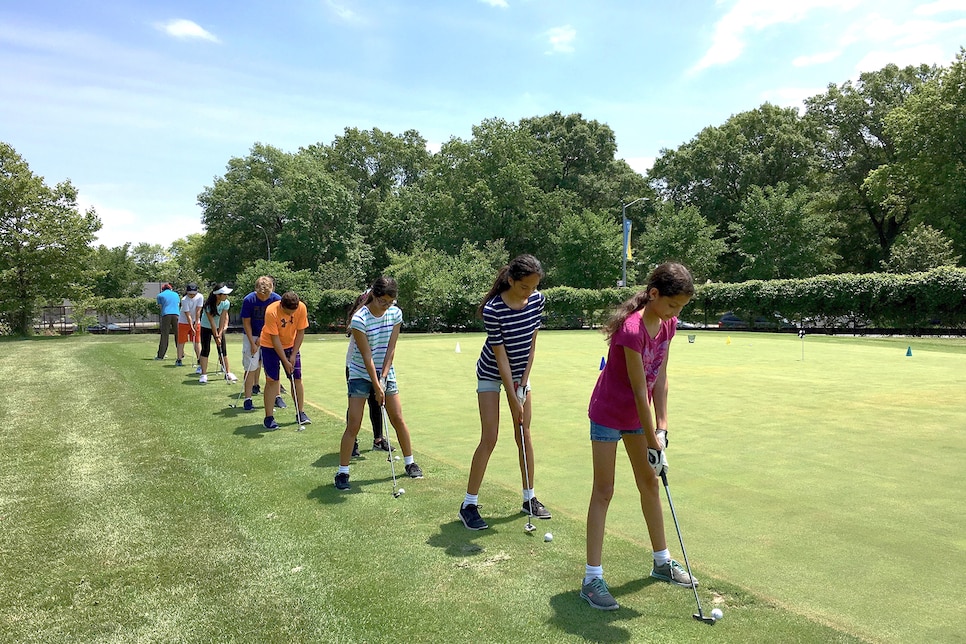 Dyker-Beach-Golf-Course-Brooklyn-junior-golfers.jpg