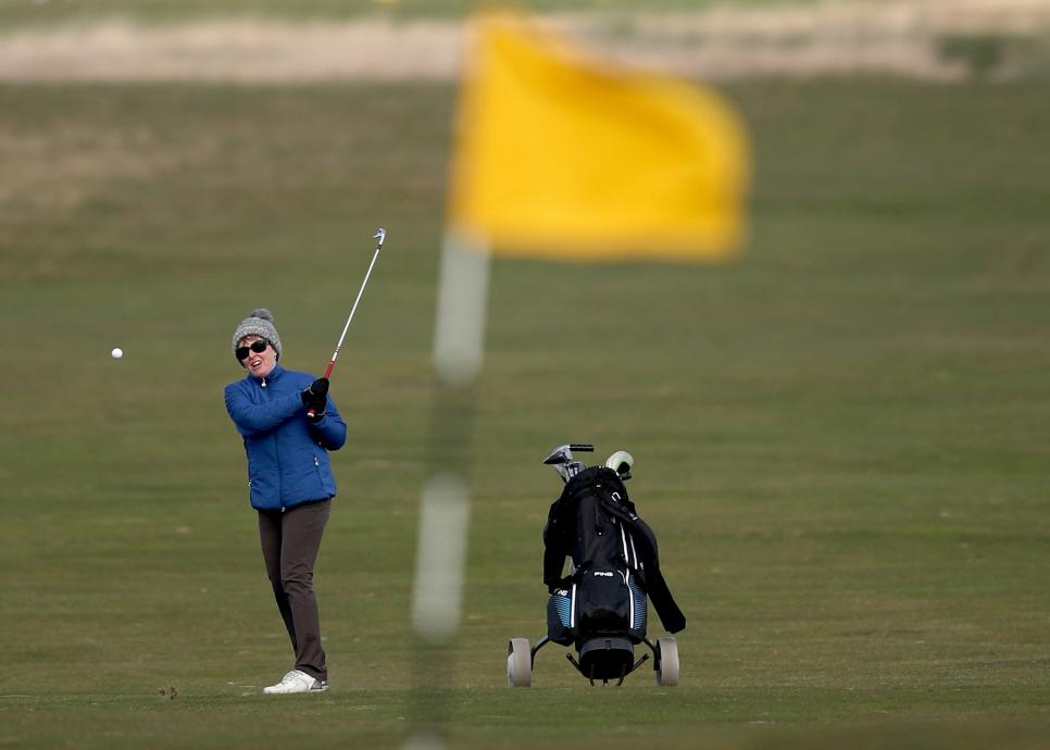 scotland-womens-golfers-single-playing-alone.jpg