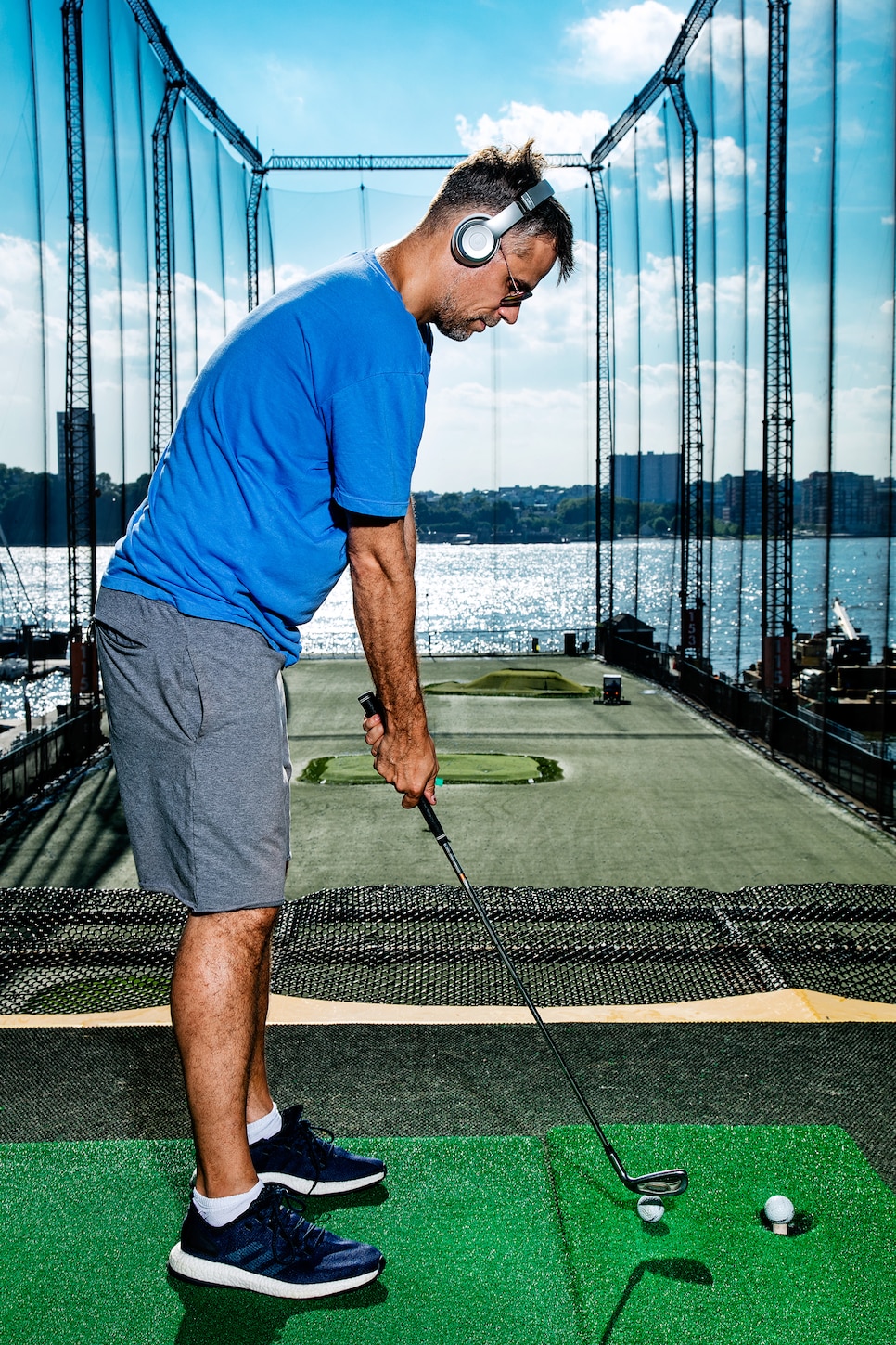 Chelsea-Piers-practice-range-golfer.jpg