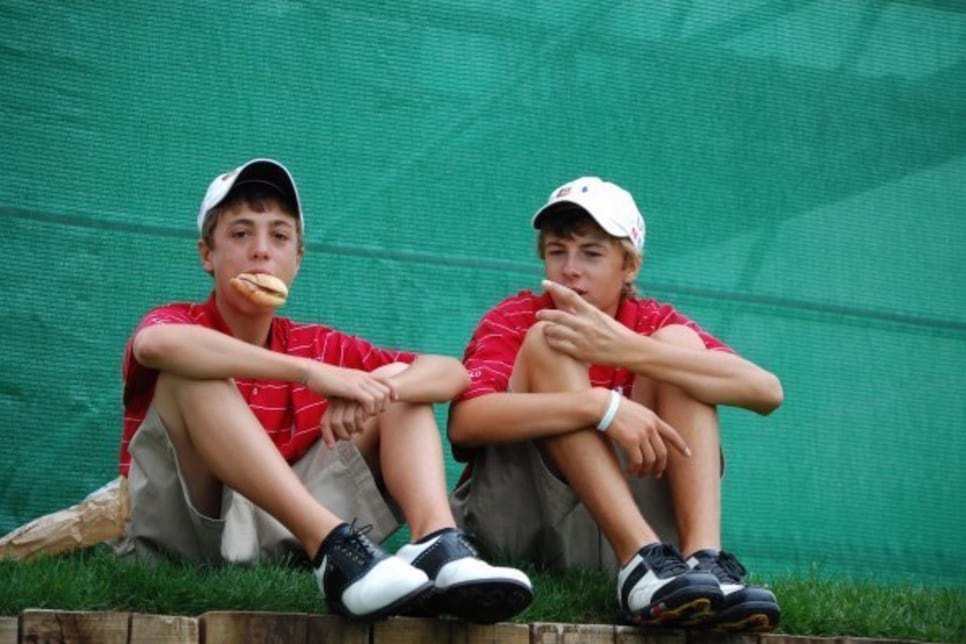 justin-thomas-jordan-spieth-junior-golf-sandwich-photo.jpg