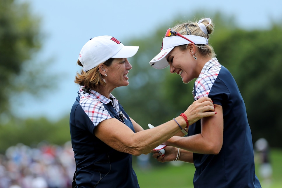 juli-inkster-lexi-thompson-solheim-cup-2017-sunday-celebration.jpg