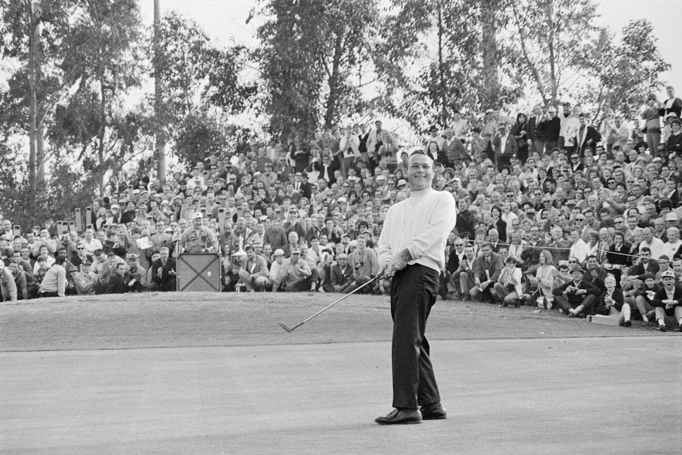 arnold-palmer-circa-1967-putting-smile.jpg