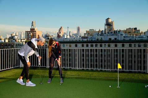 Rooftop Putting: The Perfect Getaway From City Life