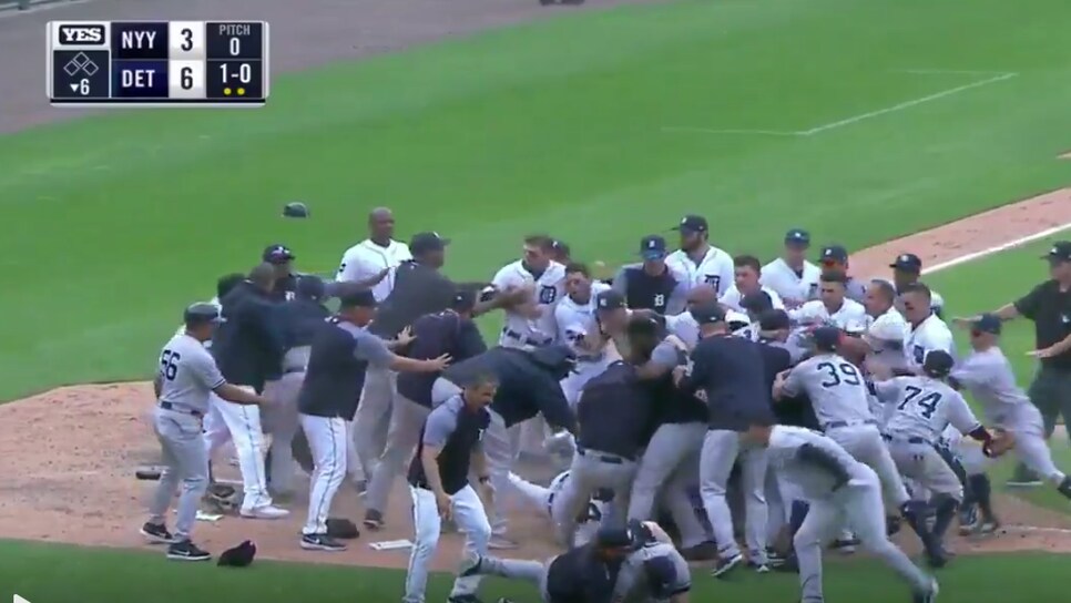 170824-yankees-brawl2.png