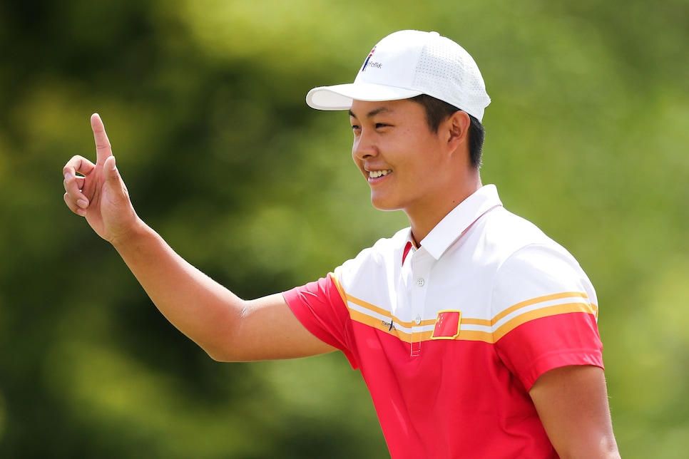 lin-yuxin-asia-pacific-amateur-2017-celebration.jpg