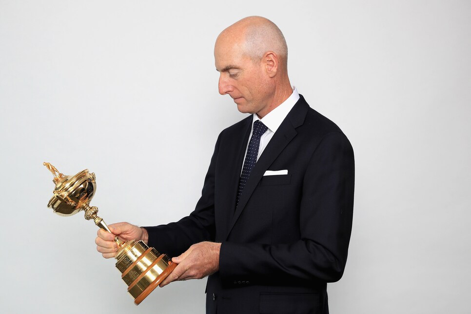 jim-furyk-ryder-cup-trophy-suit-2018.jpg