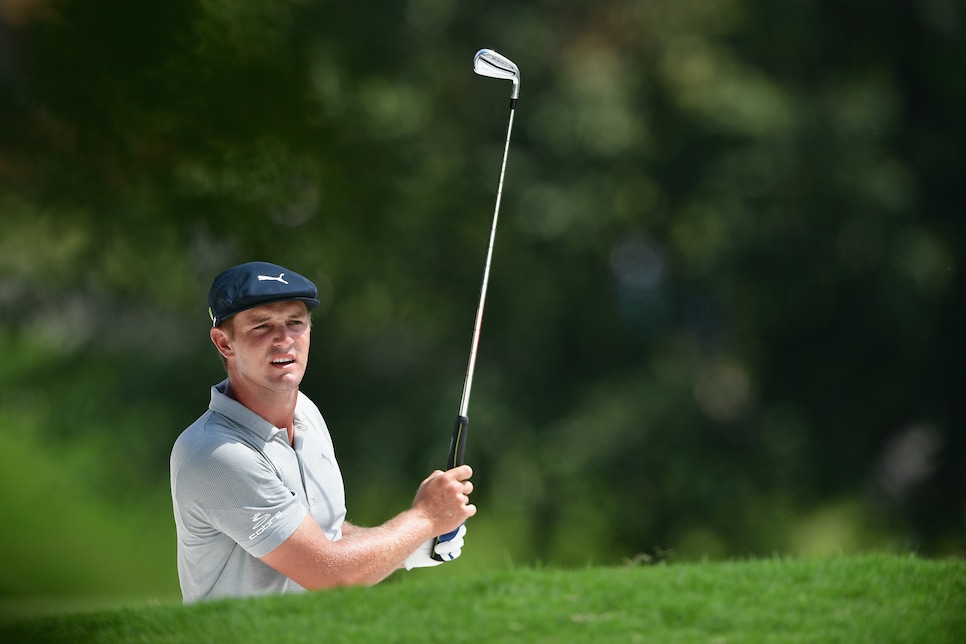 Bryson DeChambeau calling in rules official about a bug ...