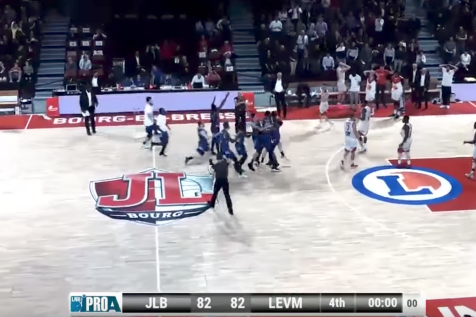 The ending of this French league basketball game is the highlight of the weekend