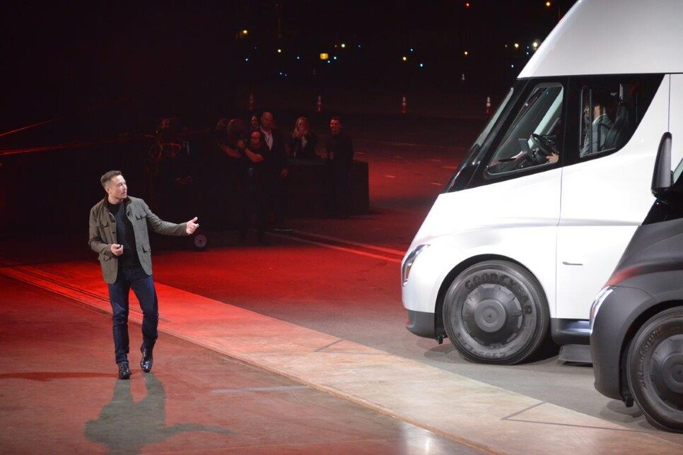 US-ECONOMY-TRANSPORT-TESLA-TRUCK