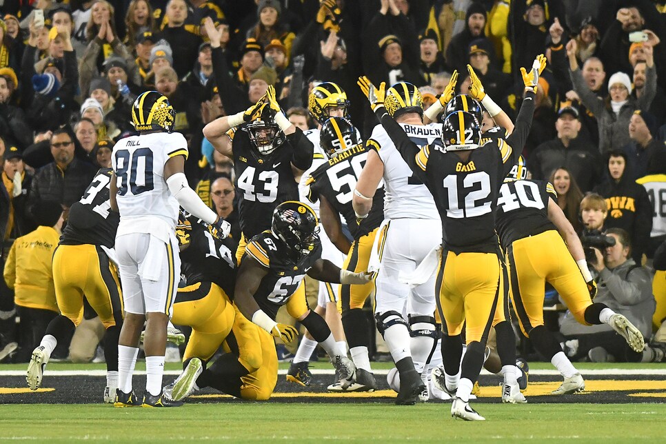 NCAA FOOTBALL: NOV 12 Michigan at Iowa