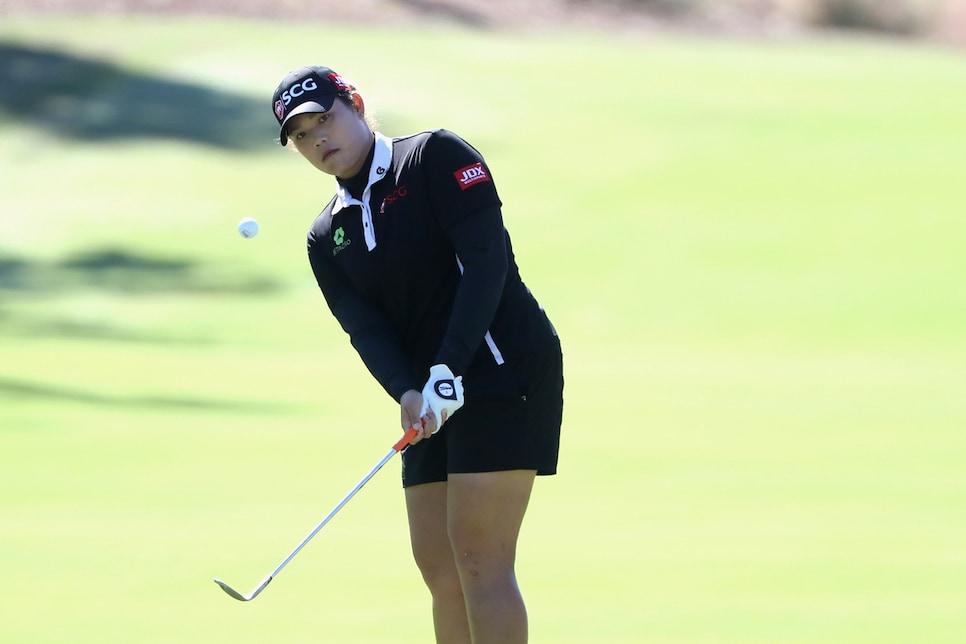 ariya-jutanugarn-cme-globe-tour-championship-2017-sunday-chipping.jpg