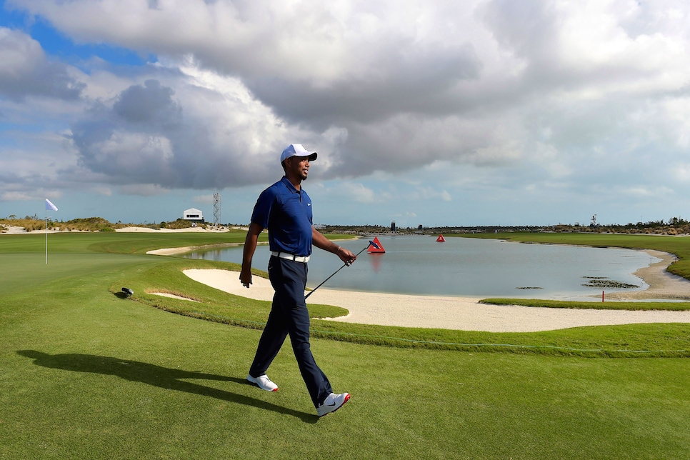 tiger-woods-hero-world-challenge-2016-round-2-walking-off-green.jpg