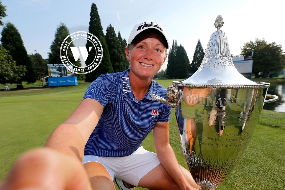 noty-stacy-lewis-cambia-portland-classic-selfie-trophy-white-logo.jpg