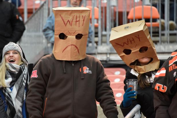 Cleveland fans brave the cold at a parade for 0-16 Browns