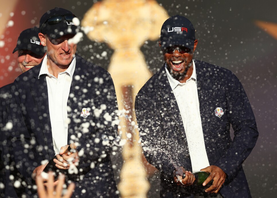 jim-furyk-tiger-woods-champagne-celebration-ryder-cup-2016.jpg