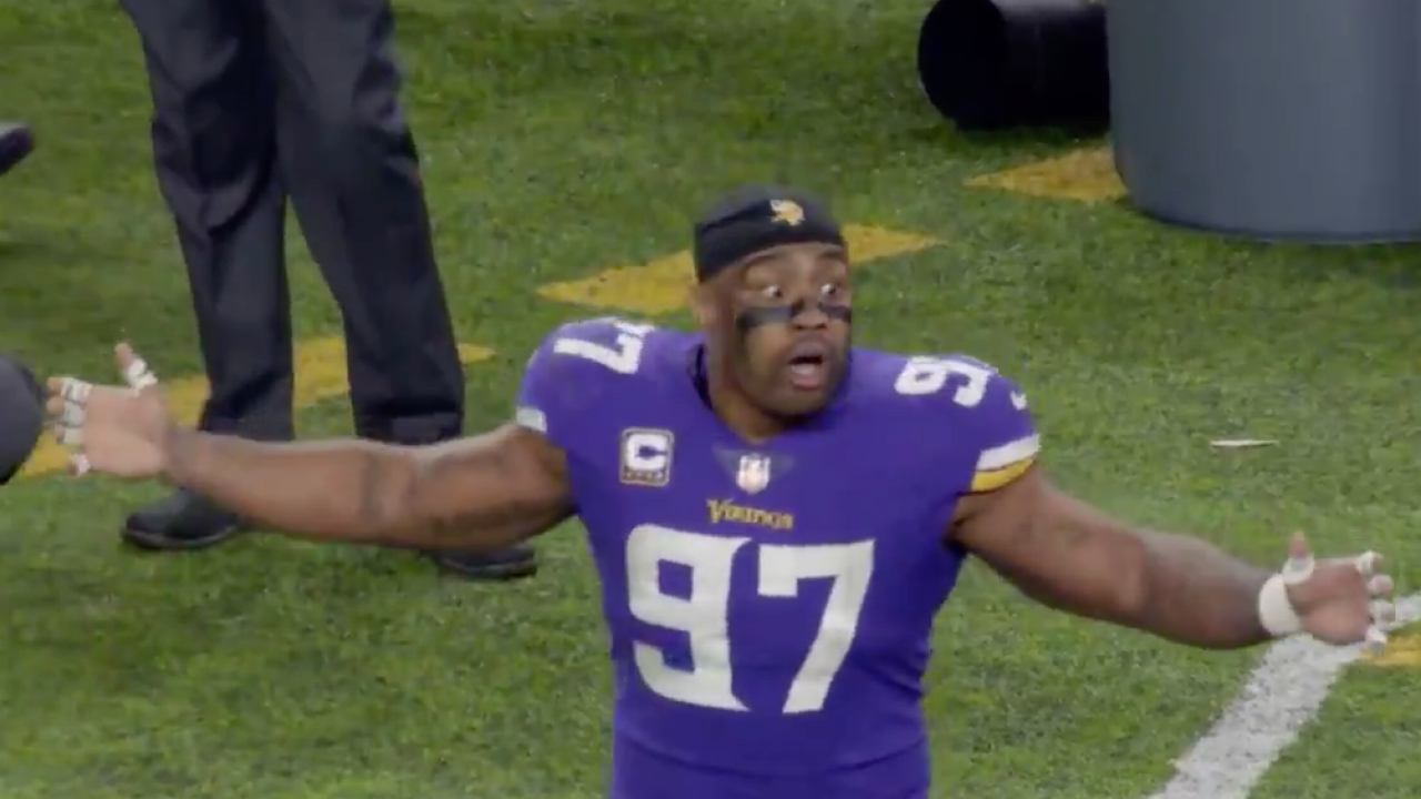 Vikings' Everson Griffen makes like a running back after interception. But  no TD this time. – Twin Cities