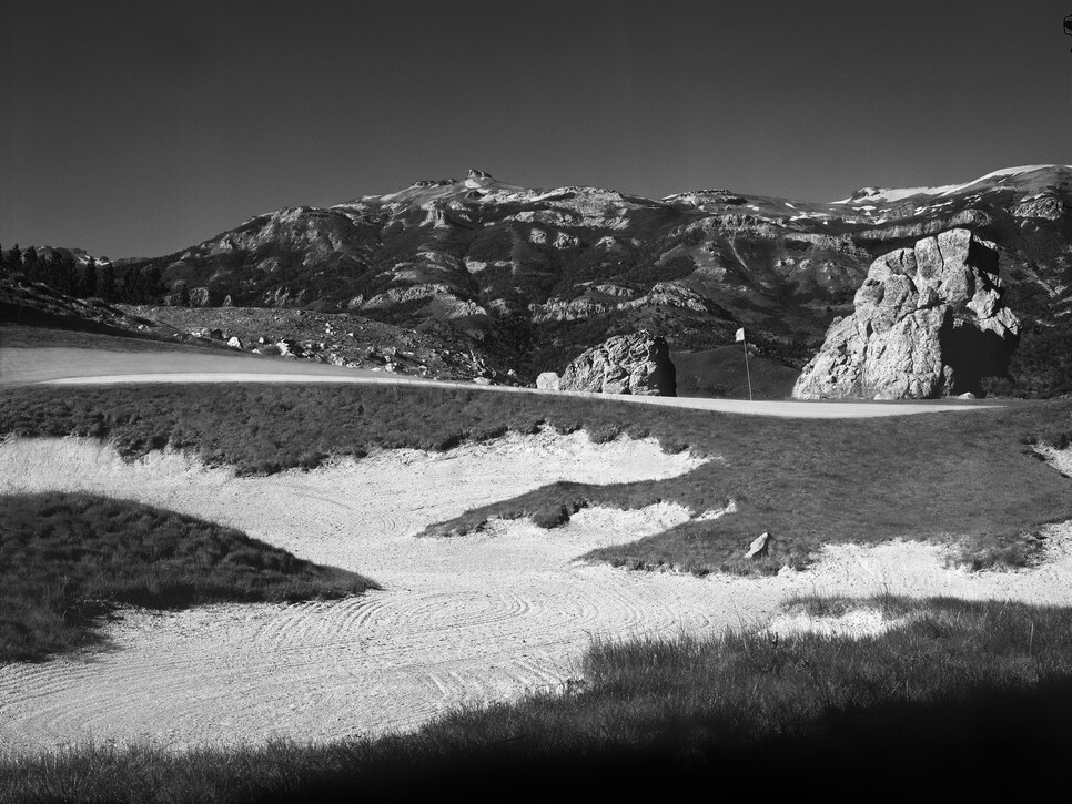 ElDefasio-GC-hole-9-San-Martin-de-los-Andes-Patagonia.jpg