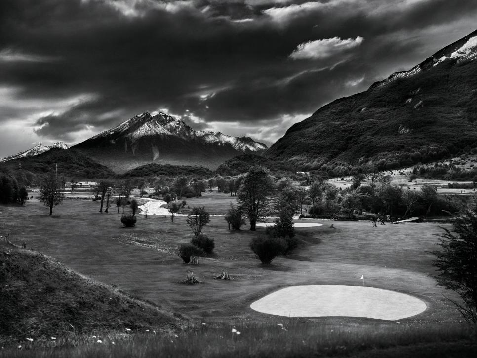 Ushuaia-Golf-Club-hole-7-Ushuaia-Tierra-Del-Fuego-Argentina.jpg