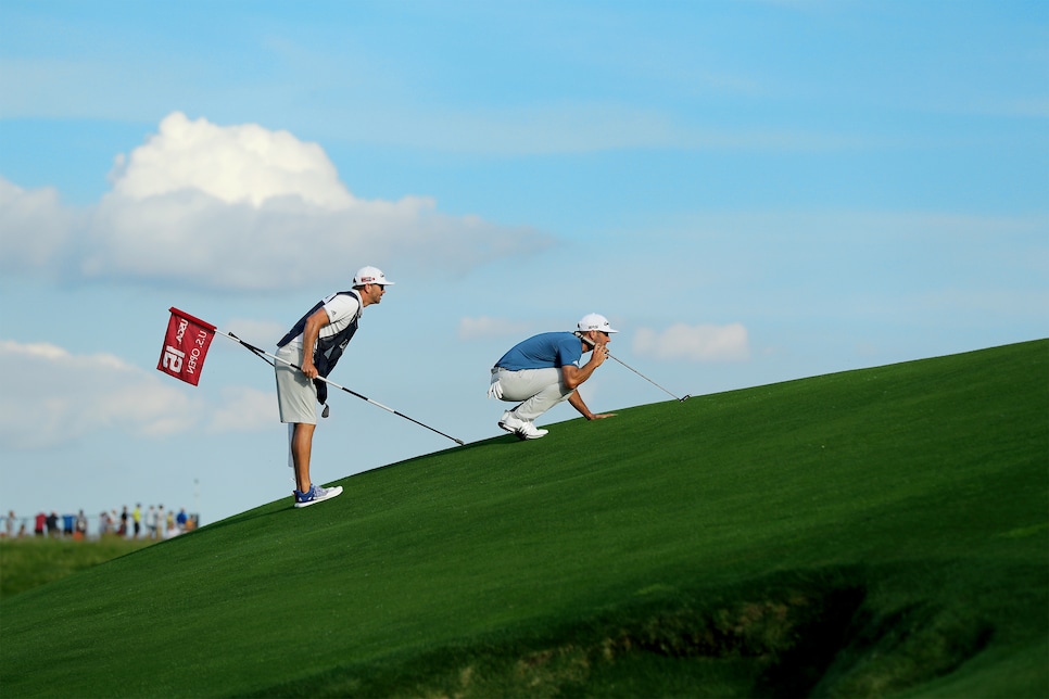 Dustin-Johnson-practice-lining-up-putt.jpg