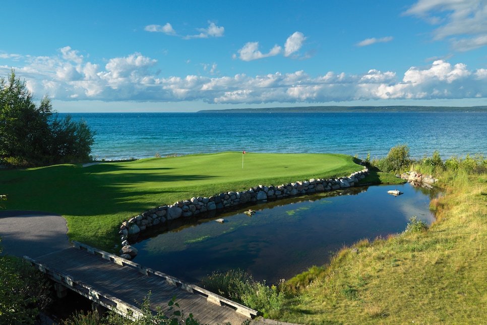 Michigan-Must-Plays2-Bay-Harbor-Quarry-hole-8.jpg