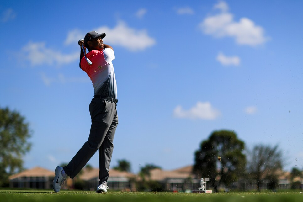 tiger-woods-honda-classic-2018-friday-swinging.jpg