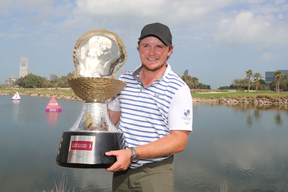 eddie-pepperell-qatar-2018-sunday-trophy.jpg