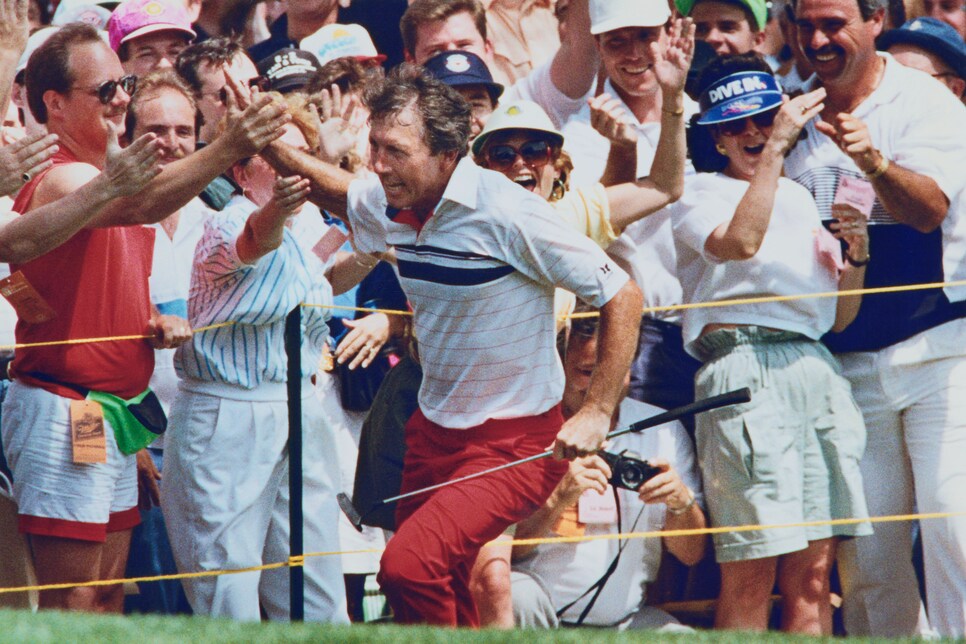 hale-irwin-1990-us-open-high-five-crowds.jpg