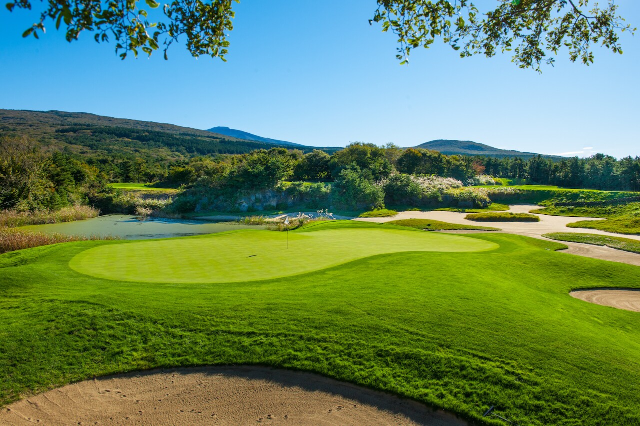 Golfers record an ace with their Whispering Creek views