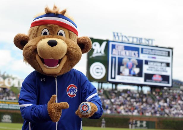 Cubs mascot Clark becomes 'Bearrieta' 