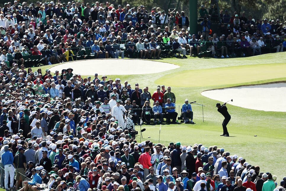 tiger-woods-masters-2018-thursday-third-tee-crowds.jpg