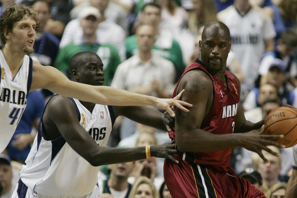 Shaquille O'Neal (R) of the Miami Heat t