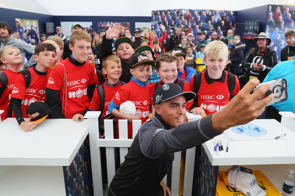 rickie-fowler-kids-selfie-2016-open-championship.jpg