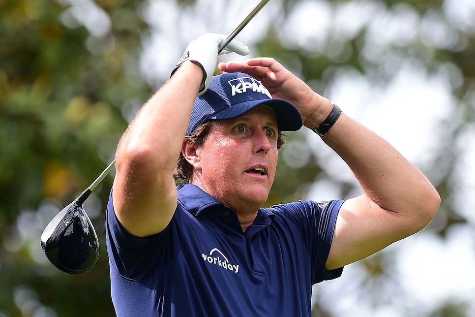 phil-mickelson-wells-fargo-2018-sunday-hands-on-head.jpg