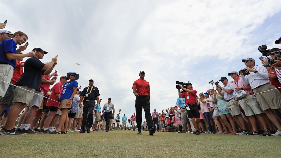 tiger-woods-players-2018-sunday-walking-crowds.jpg