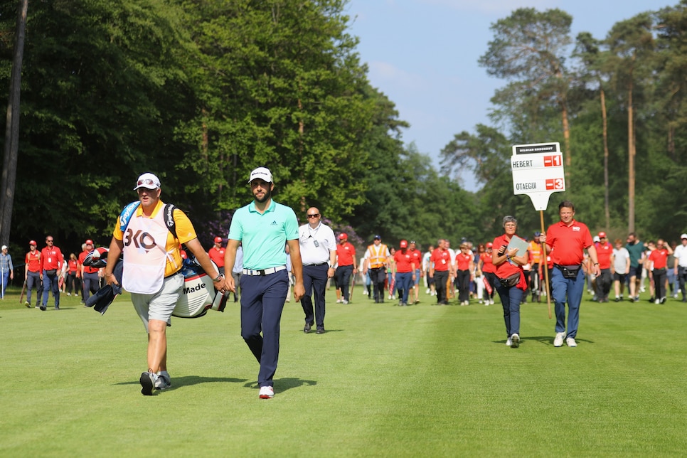 adrian-otaegui-belgium-knock-out-sunday-2018-with-fans.jpg