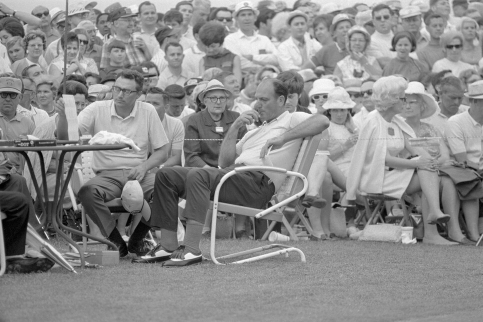 Roberto De Vincenzo Watching Goalby Play Golf