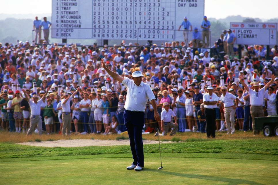 NEW YORK - 1986:  Raymond Floyd celebrates putting the winner at the U.S Open in Shinnecock Hills, NY, USA 1986.  (Photo by David Cannon/Getty Images)