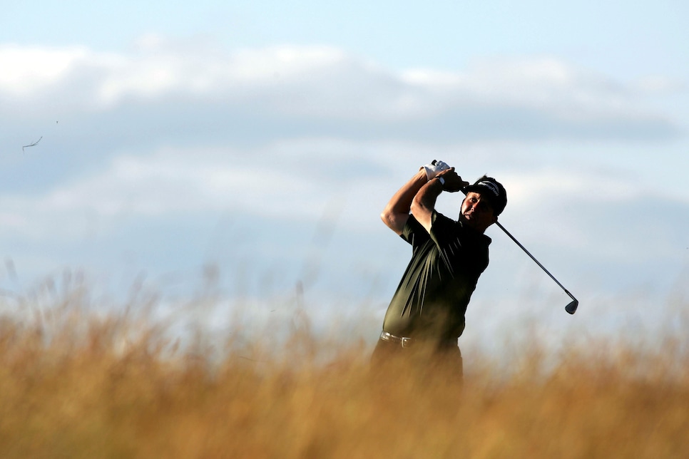 phil-mickelson-2004-us-open-shinnecock-hills-swinging-sunday-16th.jpg