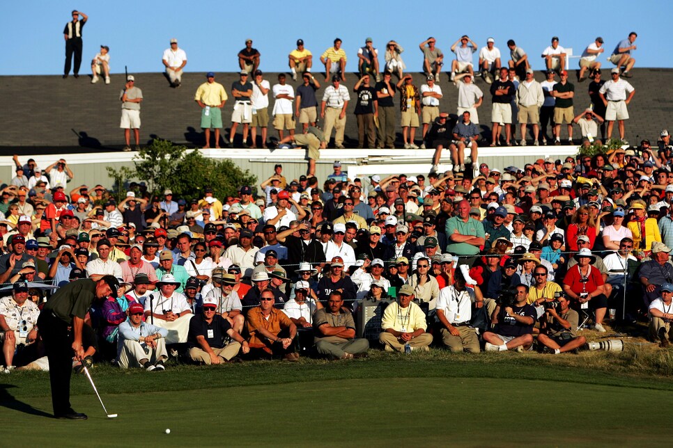 phil-mickelson-2004-us-open-sunday-putt-18th-hole.jpg