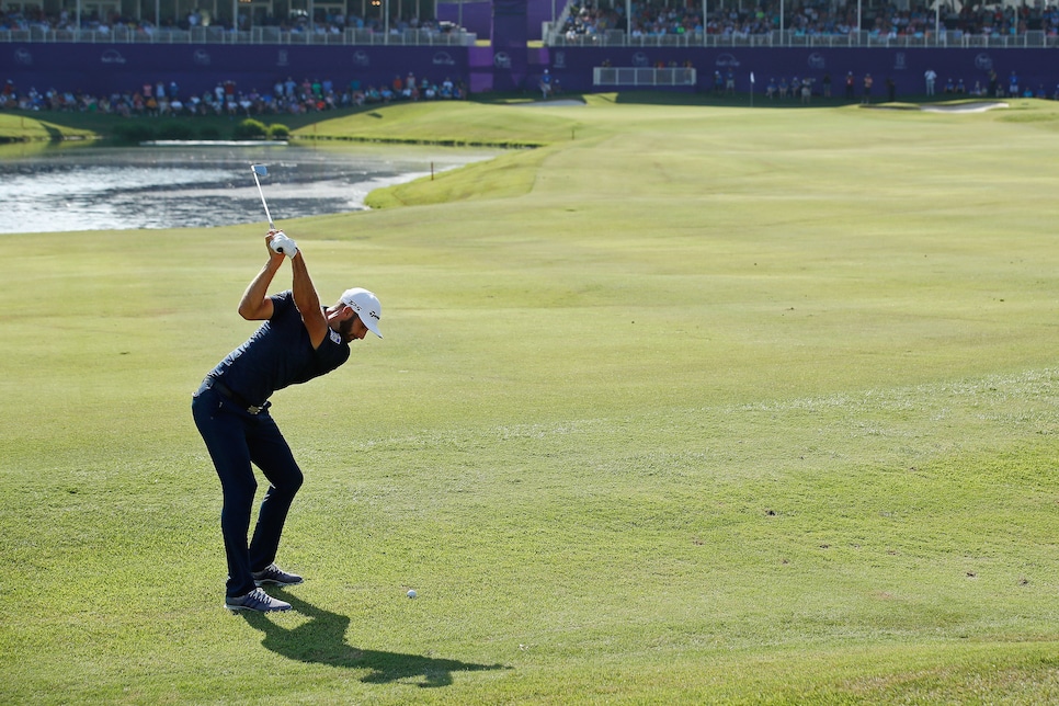  dustin-johnson-2018-fedex-st-jude-classic-18th-approach.jpg