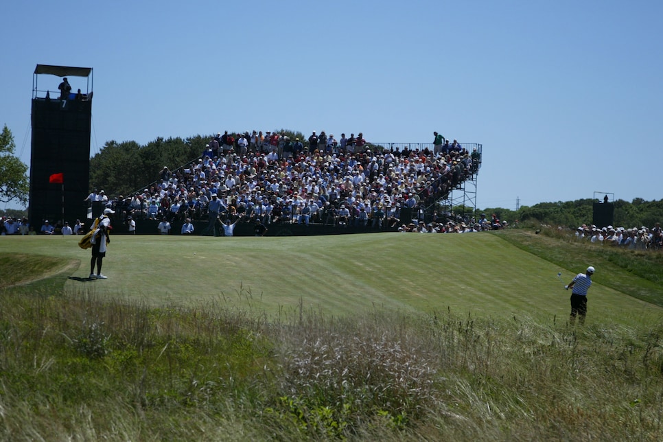 2004-us-open-seventh-green-sunday-chipping-.jpg