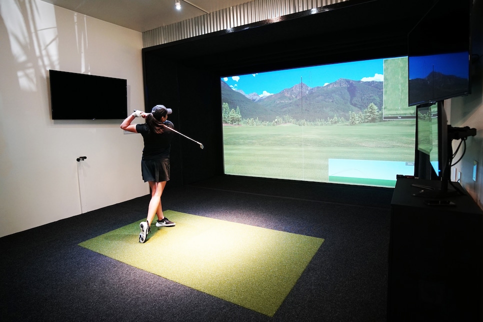 Full-Swing-Golf-Pro-2-widescreen-simulator.jpg