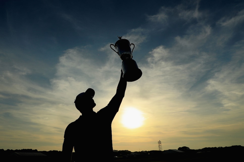 brooks-koepka-us-open-2018-trophy-shadows.jpg