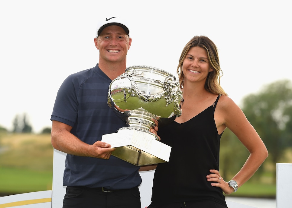 alex-noren-jennifer-noren-french-open-2018-sunday-trophy.jpg