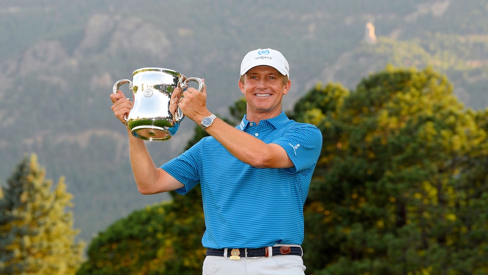 david-toms-us-senior-open-2018-sunday-trophy.jpg